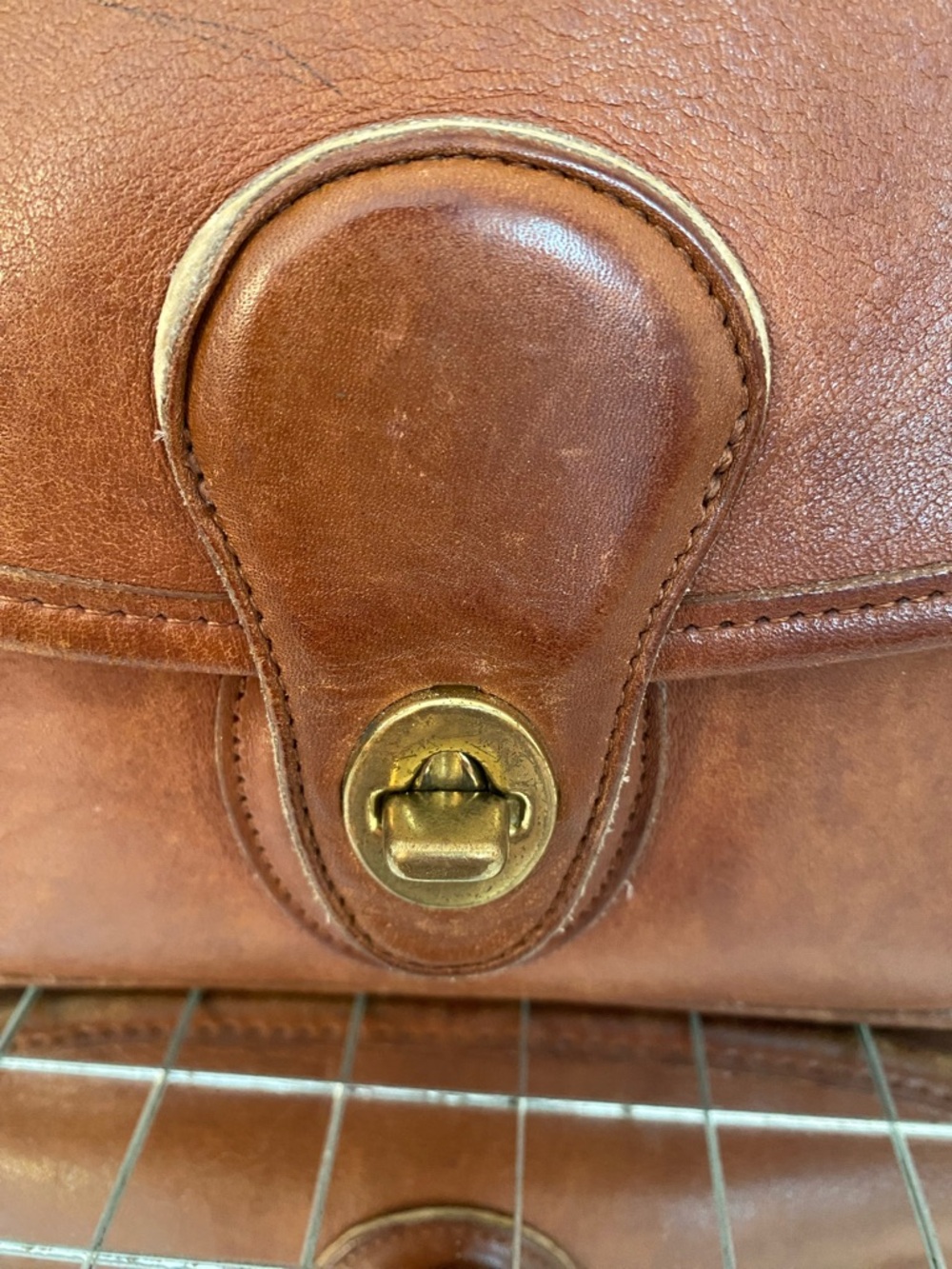Vintage Coach Tan Leather Crossbody Bag - Picture 2 of 9